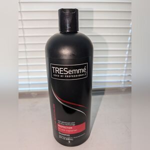 TRESemmé Color Revitalize 28oz Shampoo